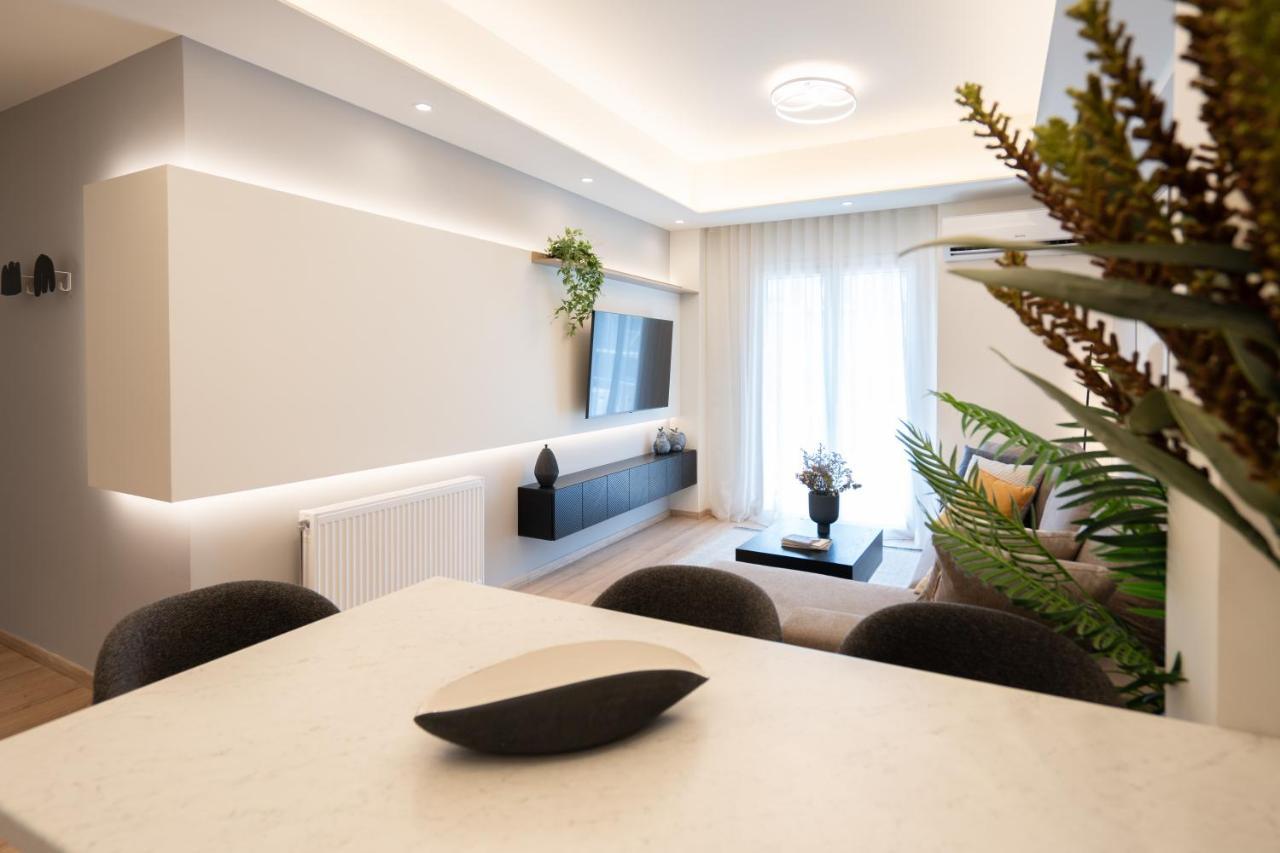Newly Renovated 2 Bedroom Apartment, 5Min To Metro Athens Exterior photo
