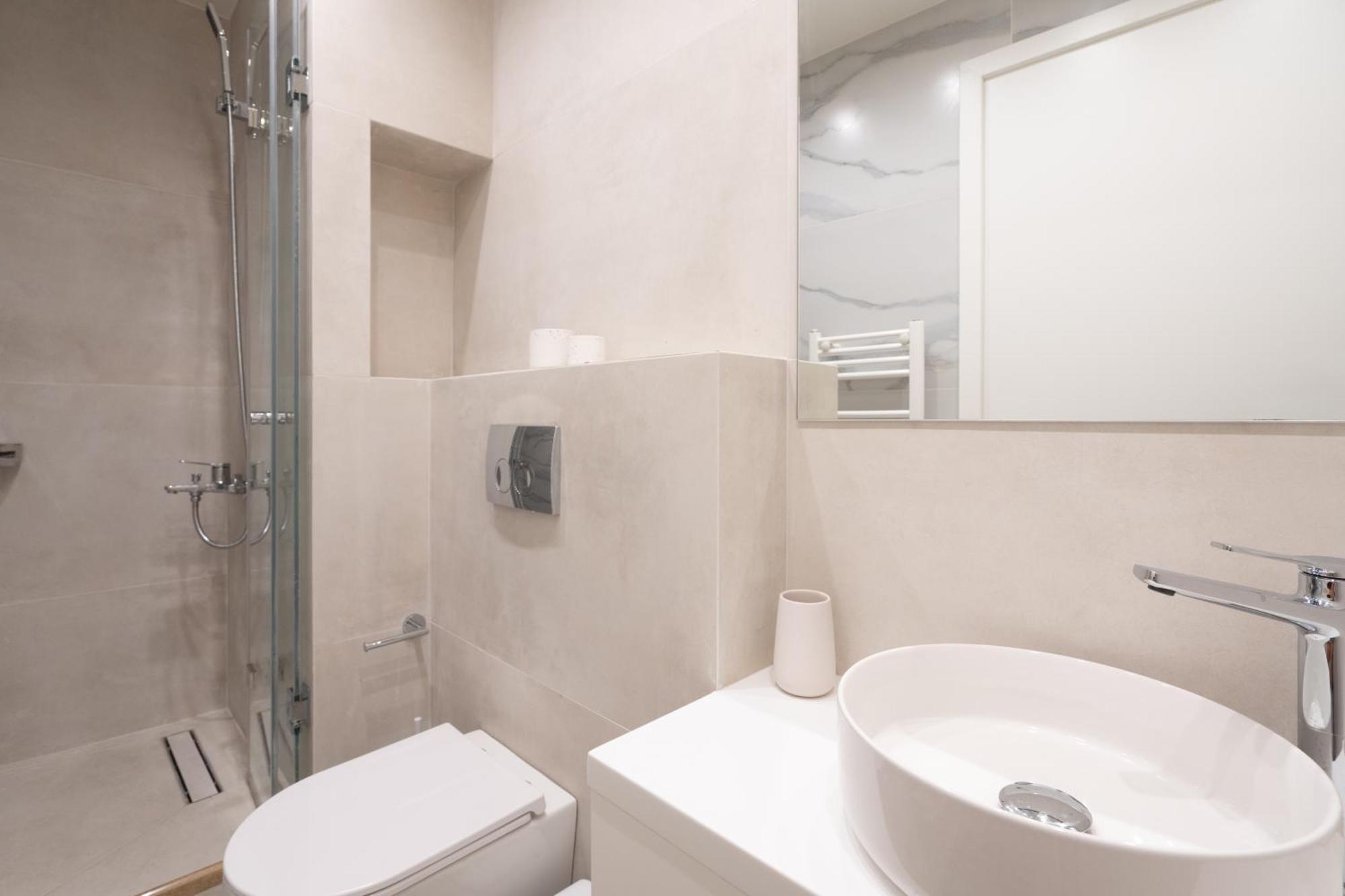 Newly Renovated 2 Bedroom Apartment, 5Min To Metro Athens Exterior photo