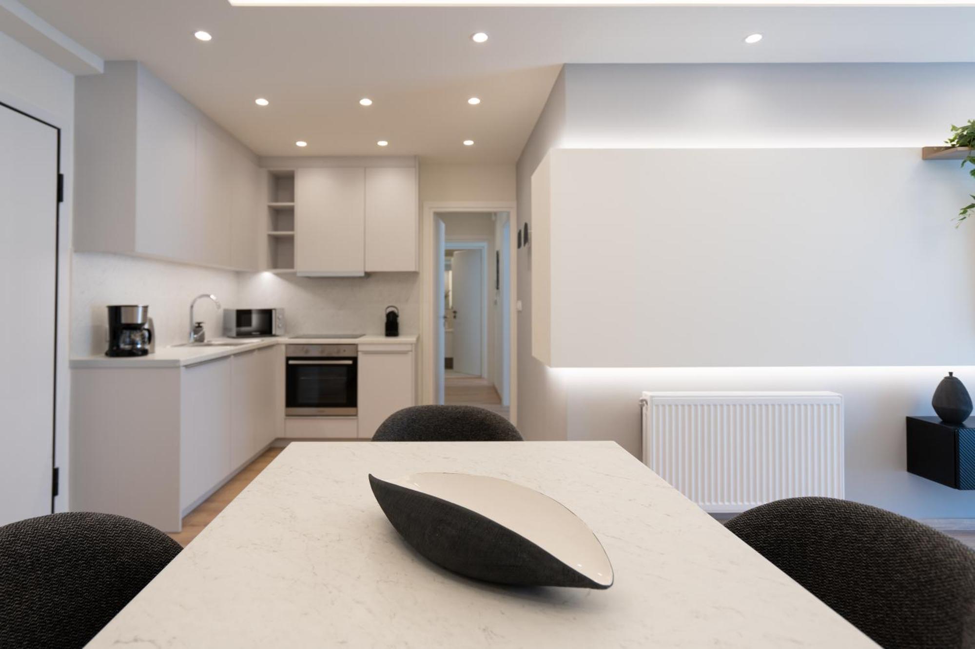 Newly Renovated 2 Bedroom Apartment, 5Min To Metro Athens Exterior photo