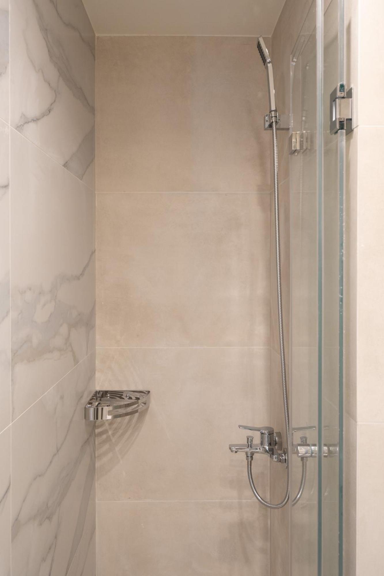 Newly Renovated 2 Bedroom Apartment, 5Min To Metro Athens Exterior photo