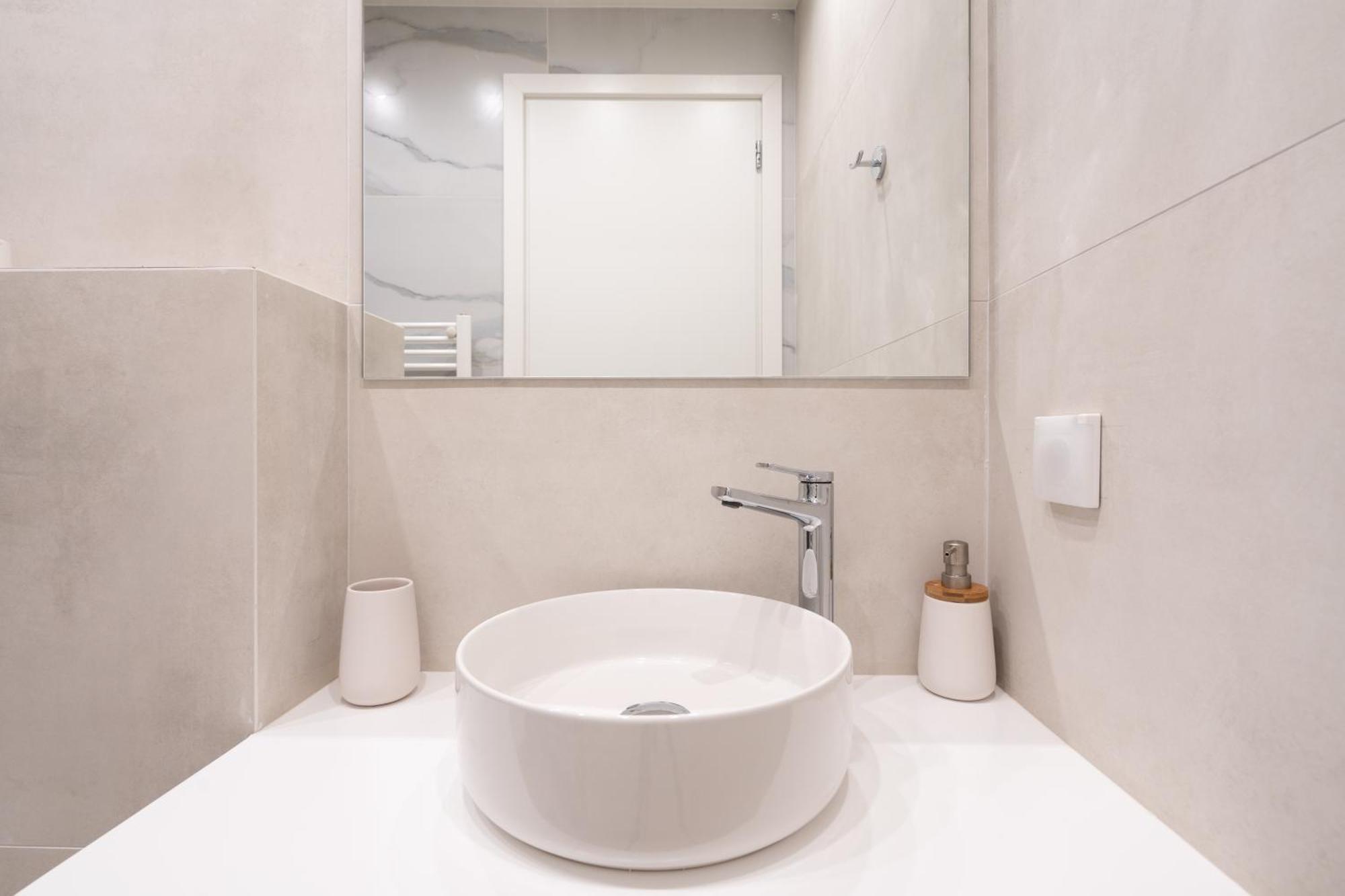 Newly Renovated 2 Bedroom Apartment, 5Min To Metro Athens Exterior photo