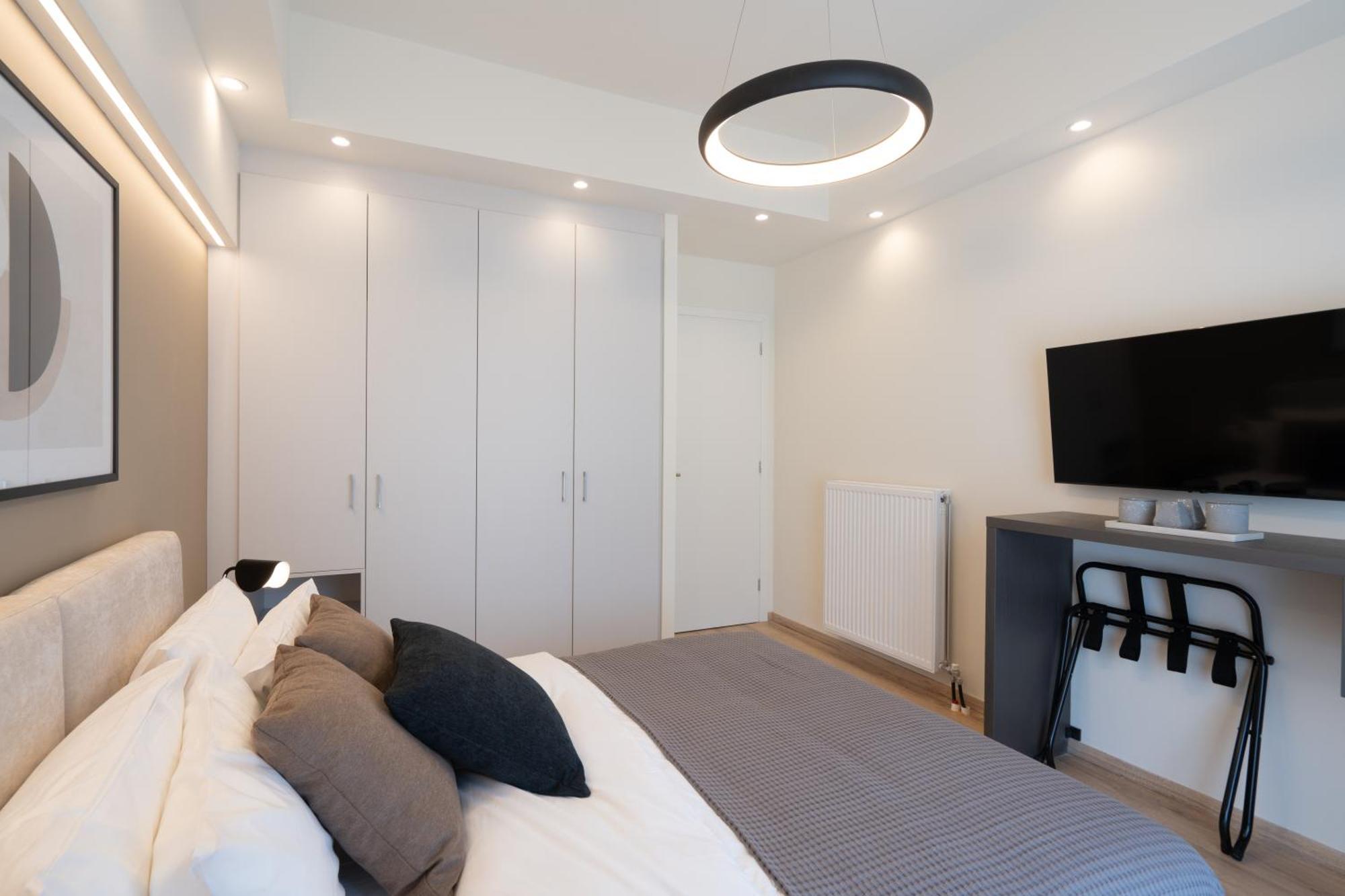 Newly Renovated 2 Bedroom Apartment, 5Min To Metro Athens Exterior photo